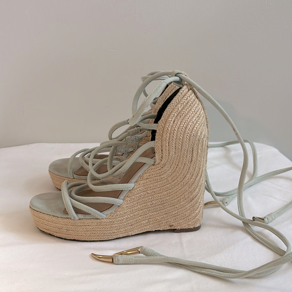 🩵5/$25🩵 Ava & Aiden strappy wedge espadrille heels with gold tusk details